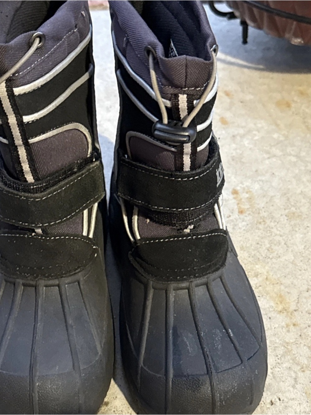 Boys Totes Snow Boots TODD Black Pristine Treads Clean In & Out Winter Size 2 - Picture 9 of 10